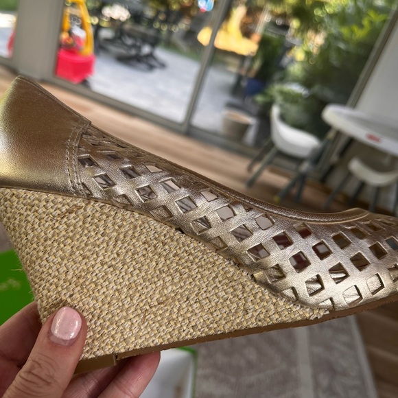 Lilly Pulitzer Gold Wedges - Picture 3 of 13